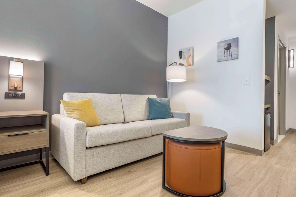 comfort inn and suites newark liberty international airport