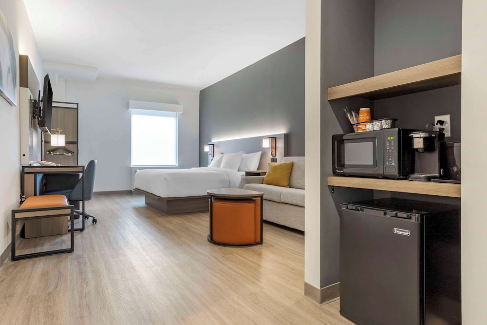 comfort inn and suites newark liberty international airport