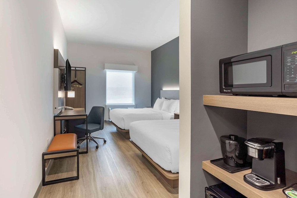 comfort inn and suites newark liberty international airport