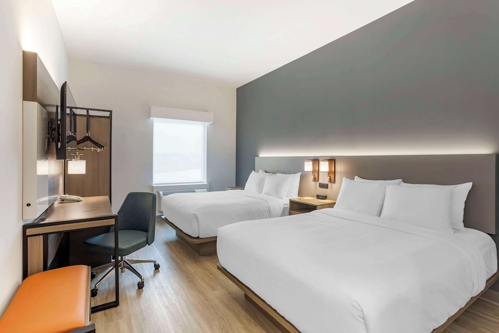 comfort inn and suites newark liberty international airport