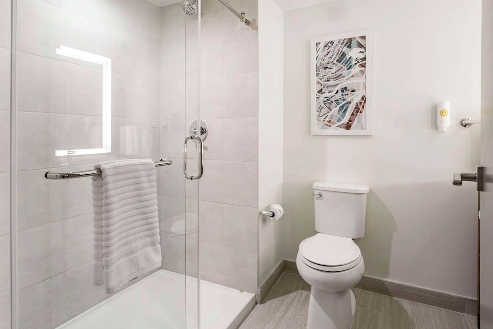 comfort inn and suites newark liberty international airport