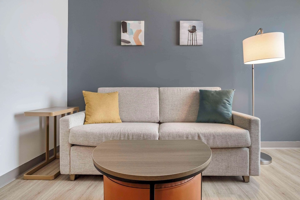 comfort inn and suites newark liberty international airport