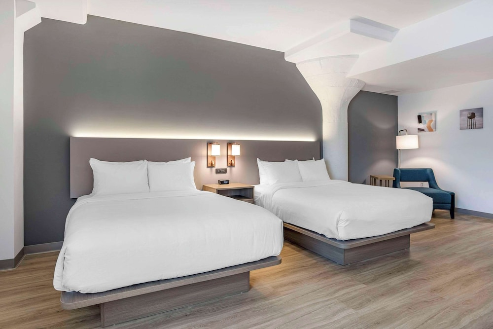 comfort inn and suites newark liberty international airport