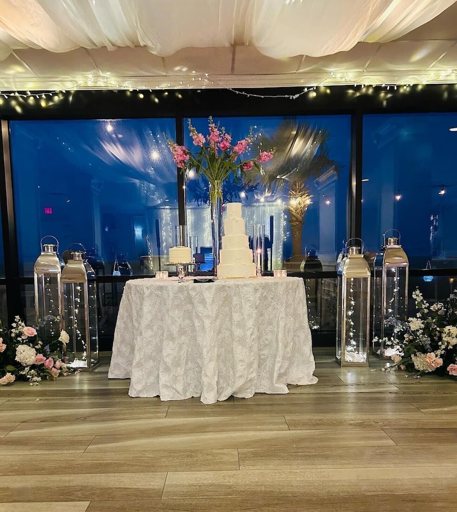 shell island resort all oceanfront suites