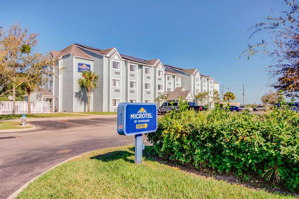 microtel inn and suites by wyndham zephyrhills