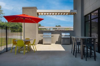 home2 suites by hilton forrest city