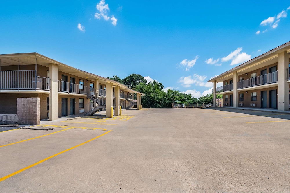 Quality Inn & Suites Hot Springs-Lake Hamilton,Near Hot Springs Mall,3 star