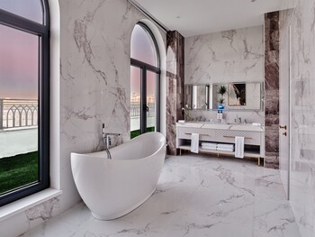 crowne plaza tashkent