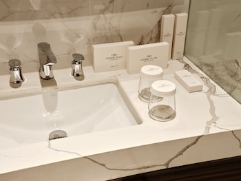 crowne plaza tashkent