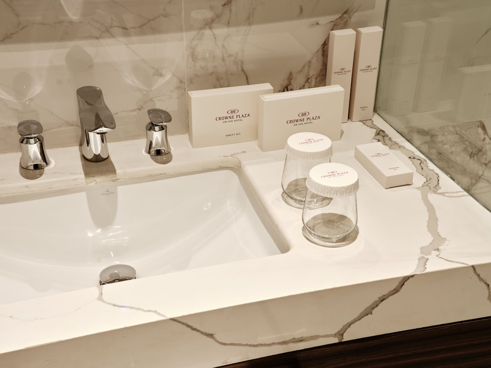 crowne plaza tashkent