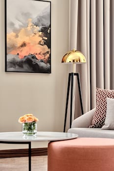 crowne plaza tashkent