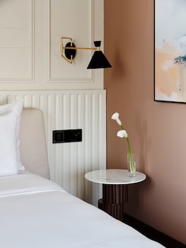 crowne plaza tashkent