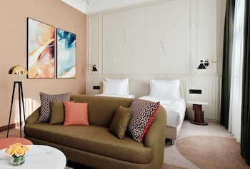 crowne plaza tashkent