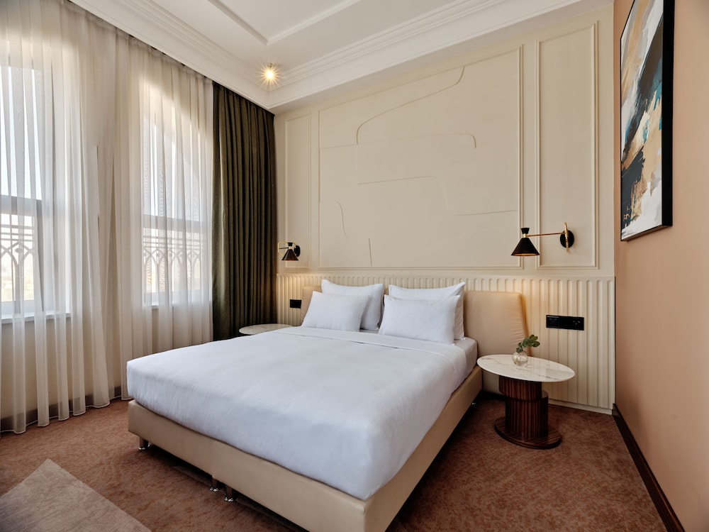 crowne plaza tashkent