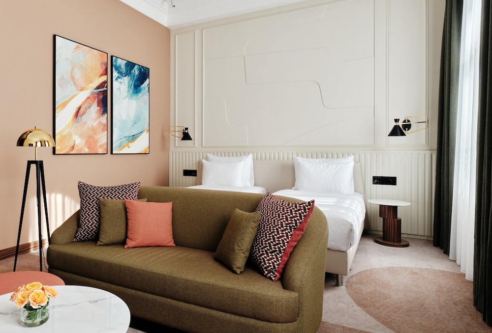 crowne plaza tashkent