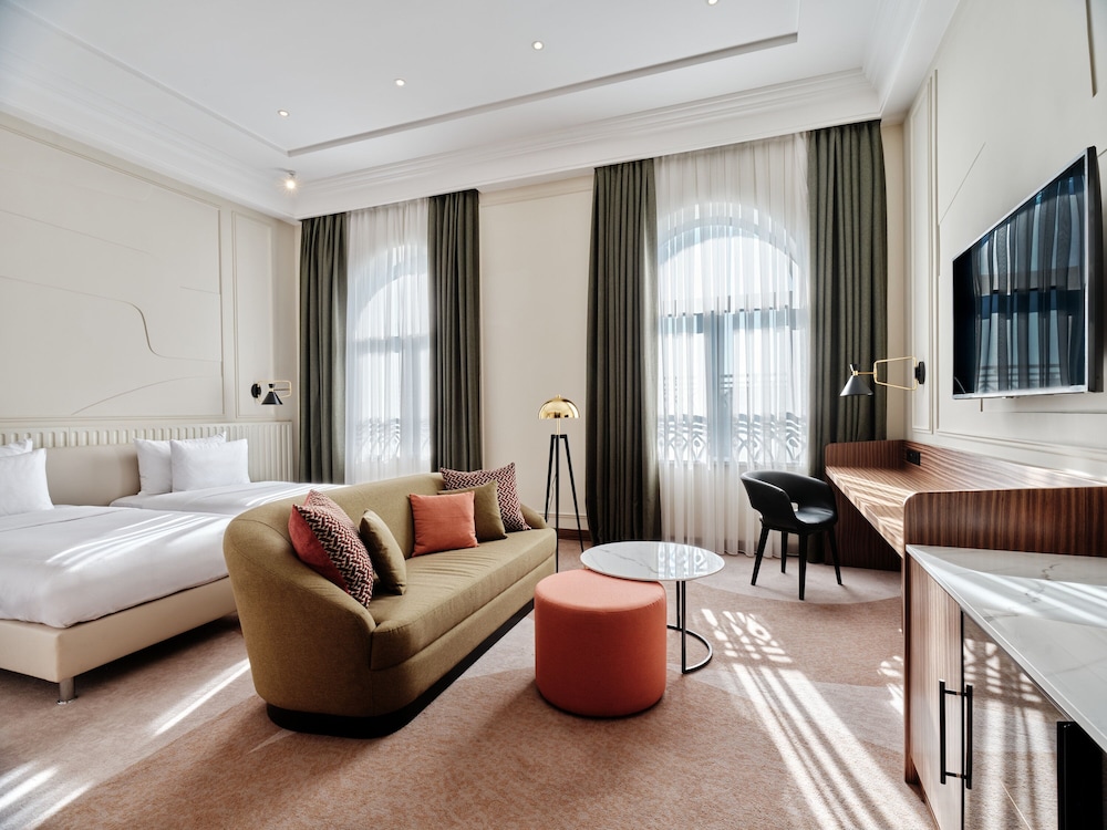 crowne plaza tashkent