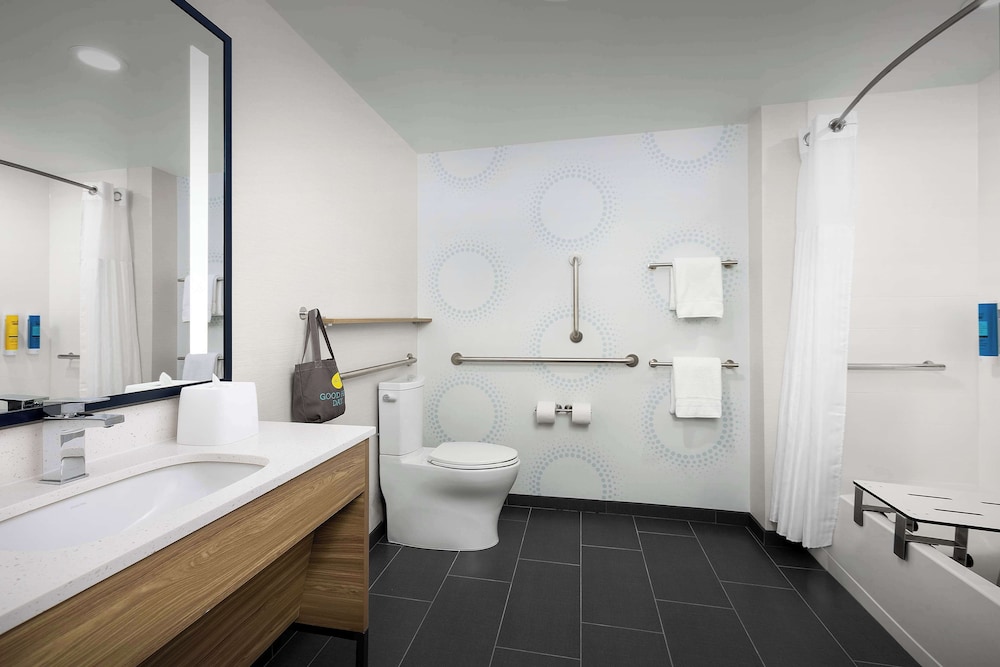 tru by hilton columbus east broad