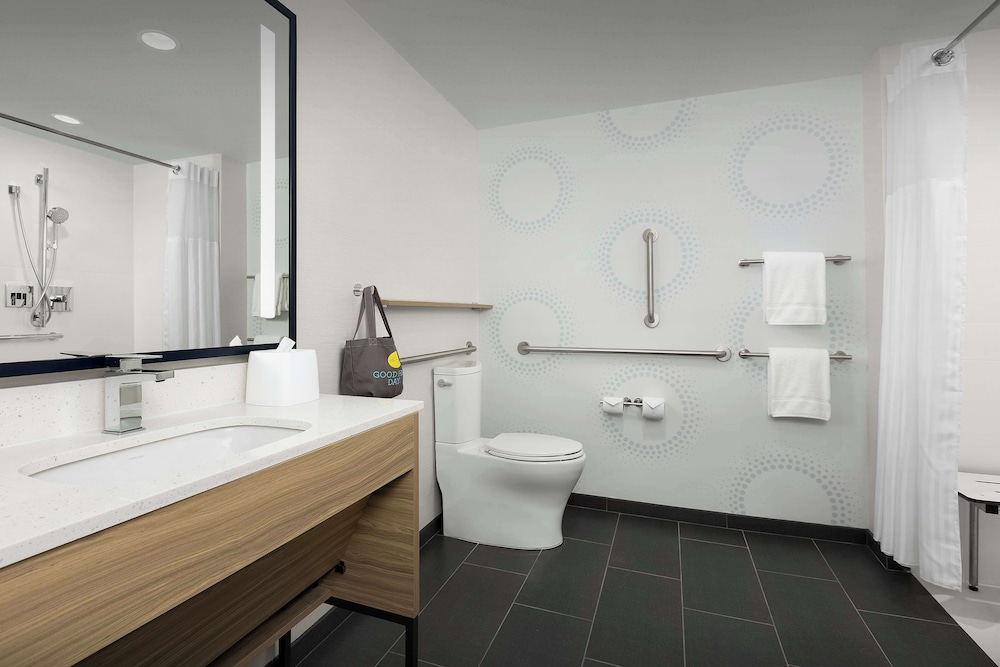 tru by hilton columbus east broad