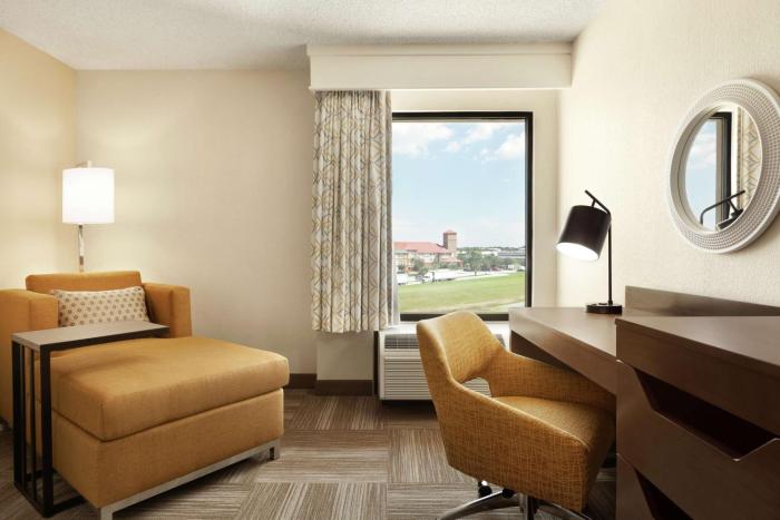 hampton inn houston hobby airport