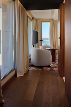 duo hotel lisbon curio collection by hilton