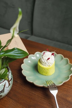 duo hotel lisbon curio collection by hilton