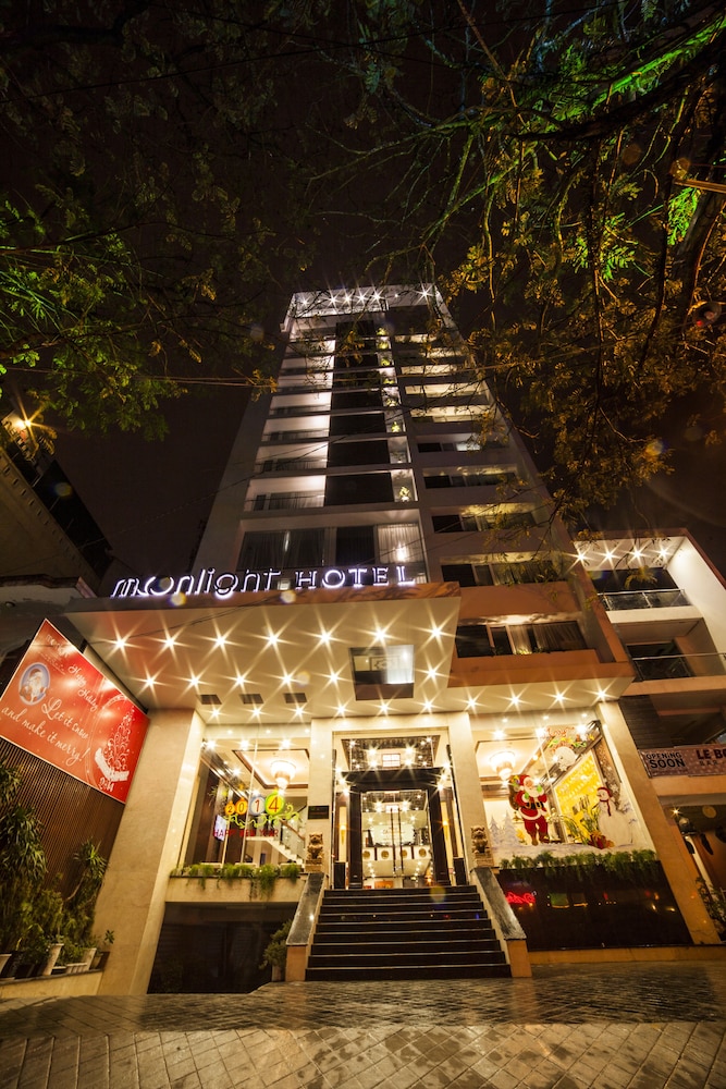 moonlight hotel hue