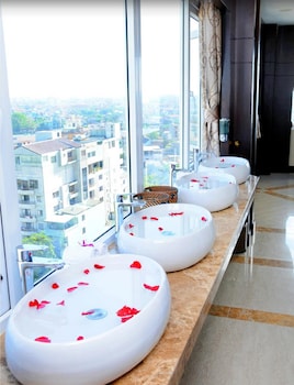 moonlight hotel hue