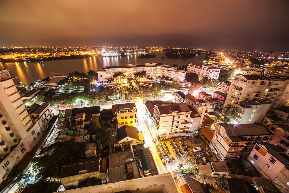 moonlight hotel hue