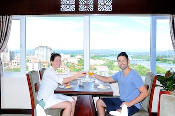 moonlight hotel hue