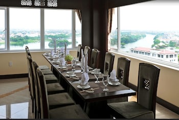 moonlight hotel hue