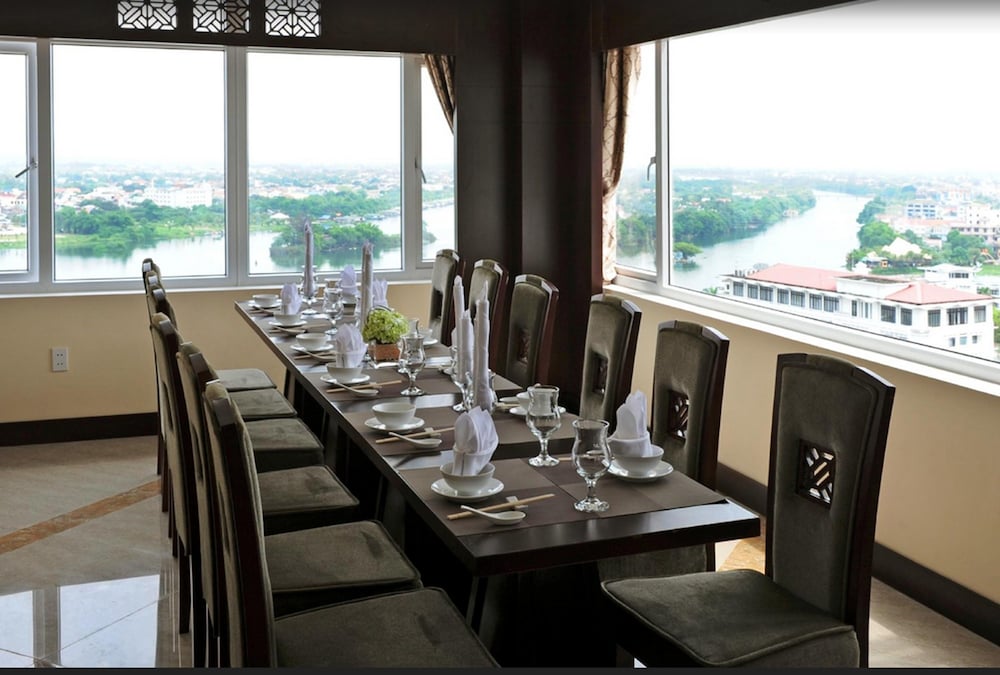 moonlight hotel hue
