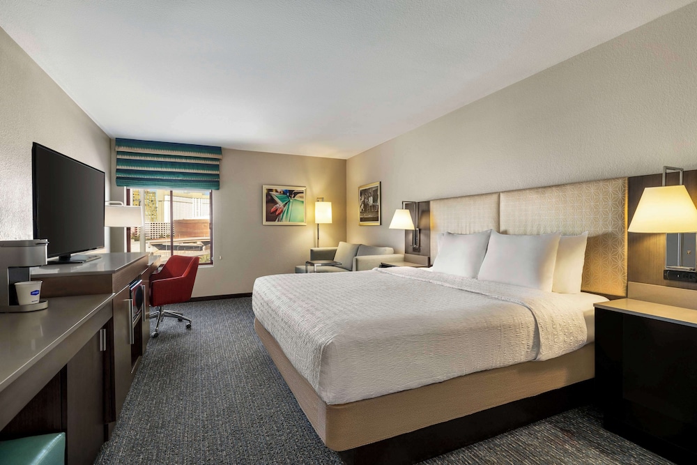 hampton inn tropicana