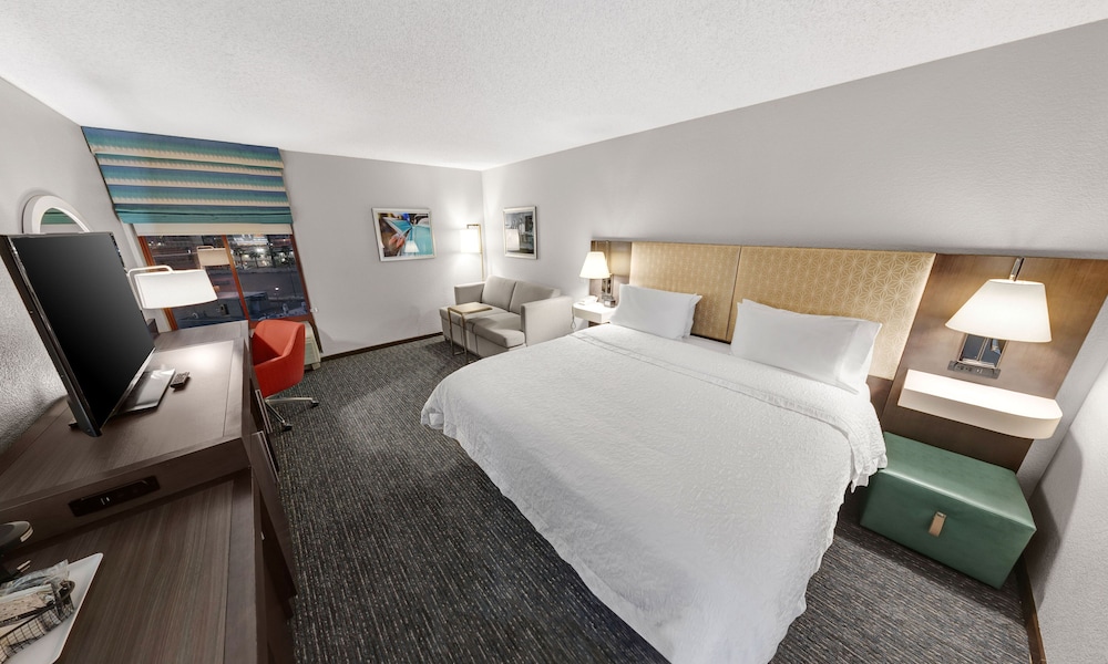hampton inn tropicana