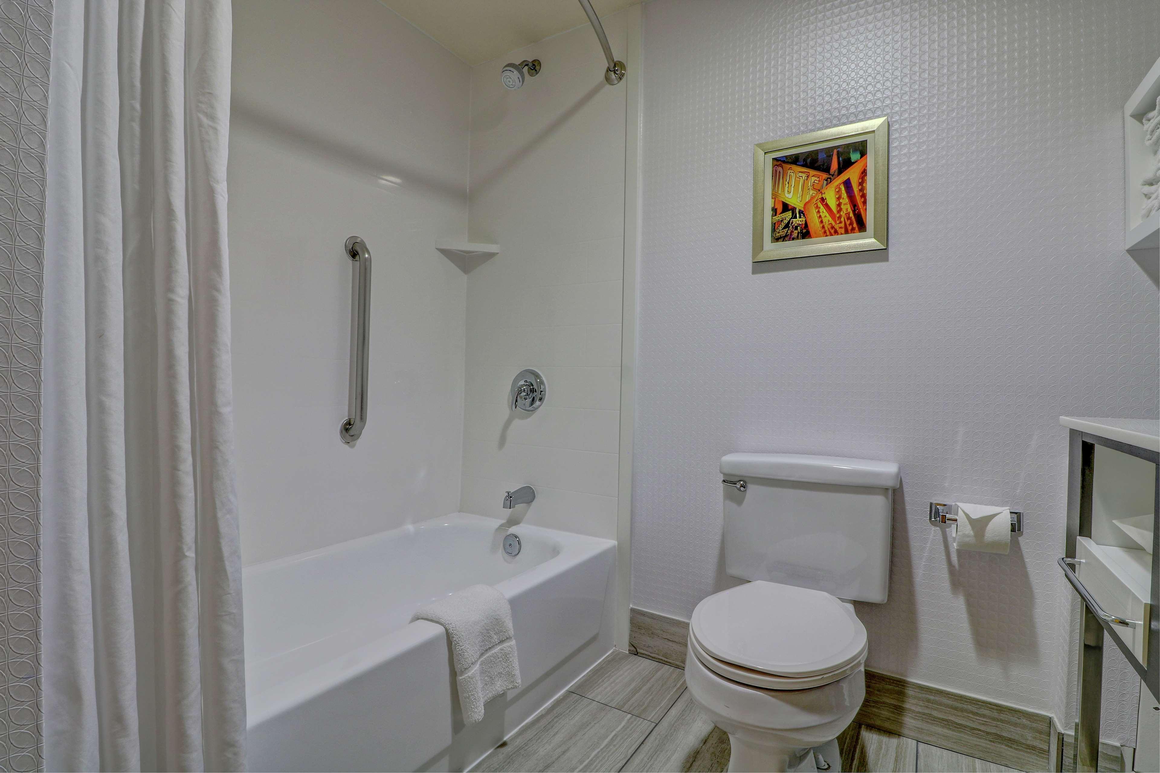 hampton inn tropicana