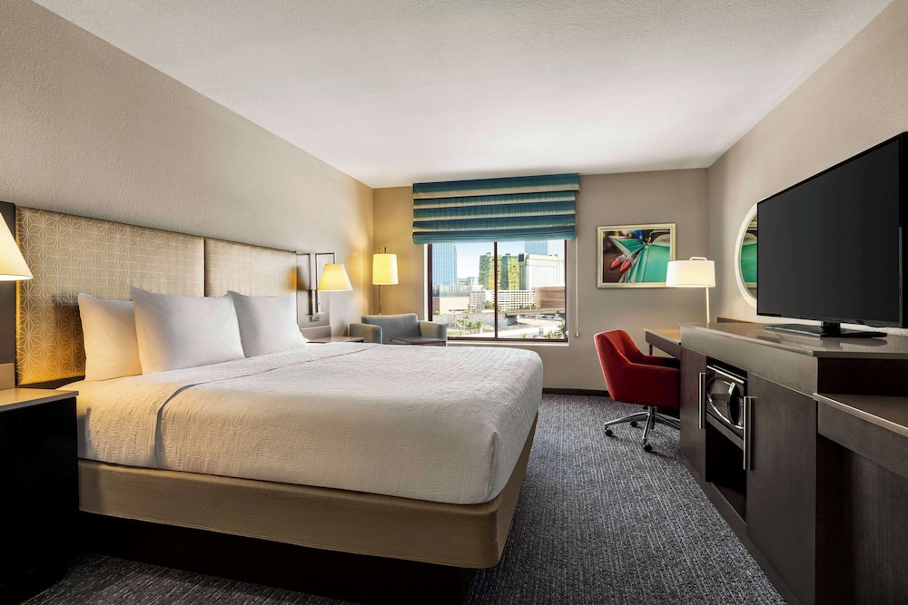 hampton inn tropicana
