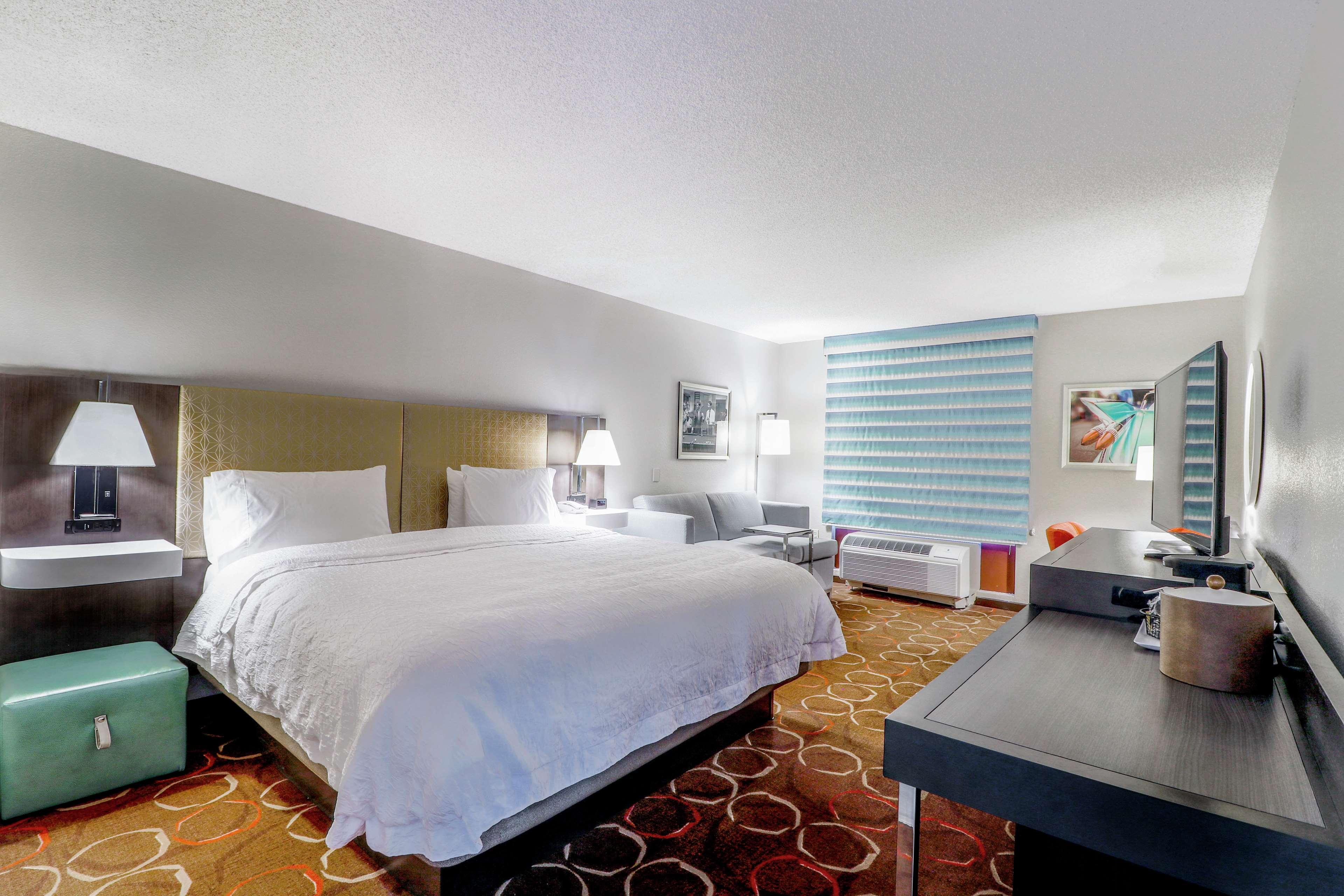 hampton inn tropicana
