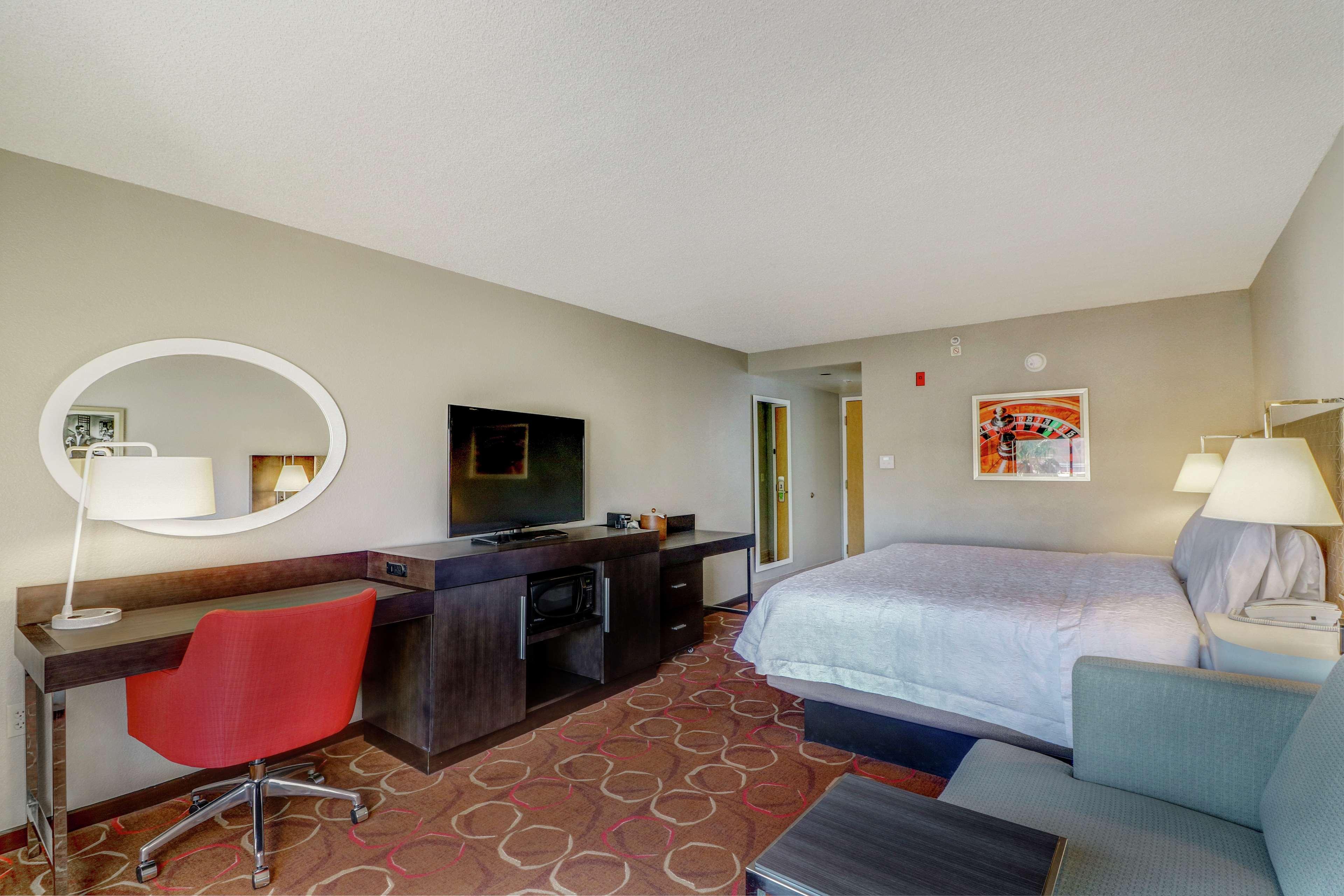 hampton inn tropicana