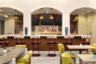 hampton inn tropicana