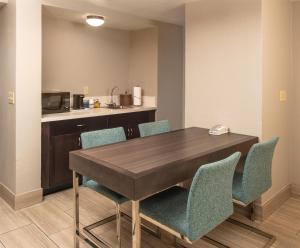 hampton inn tropicana