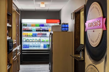 hampton inn tropicana