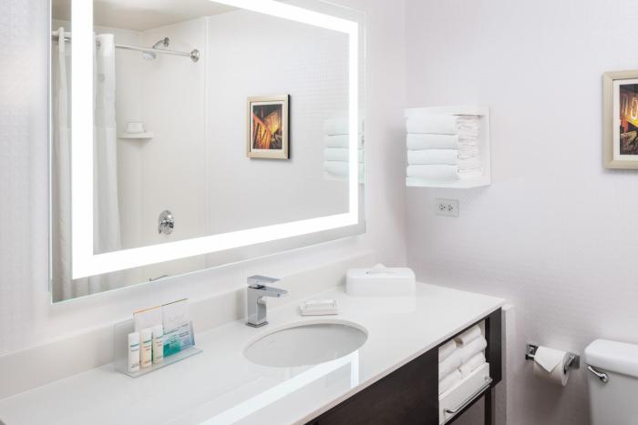 hampton inn tropicana