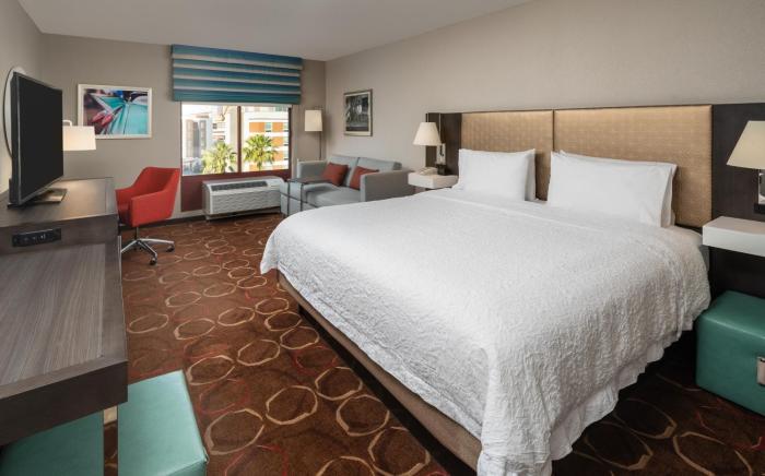 hampton inn tropicana