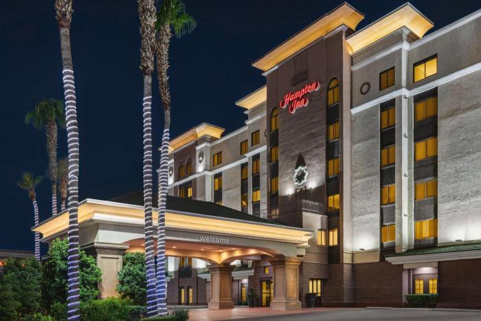 hampton inn tropicana