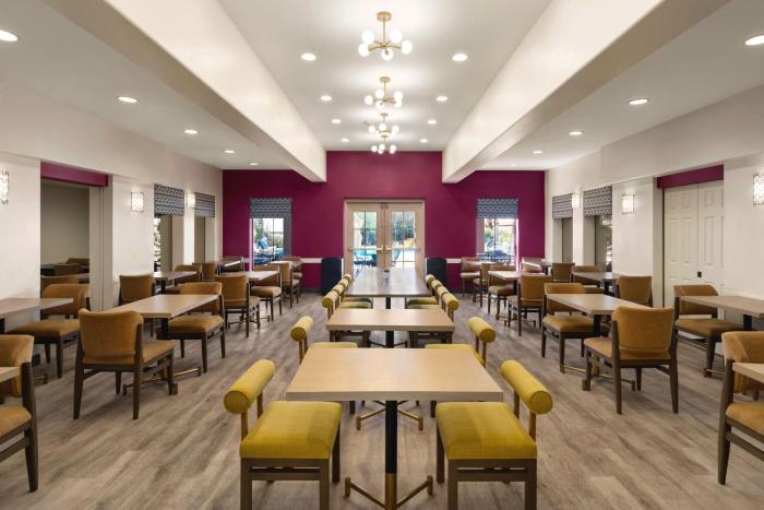 hampton inn tropicana