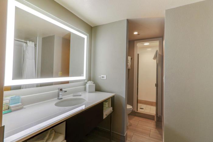 hampton inn tropicana