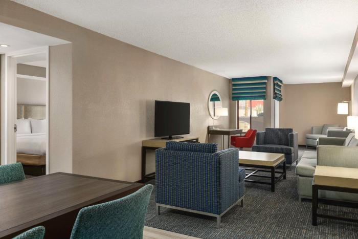 hampton inn tropicana