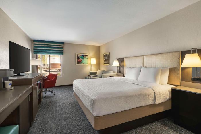 hampton inn tropicana
