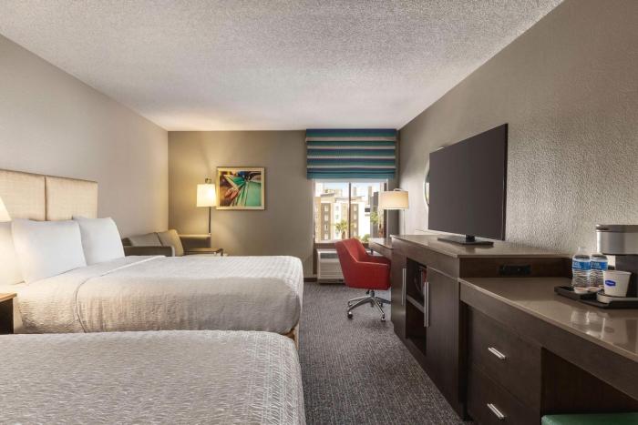 hampton inn tropicana