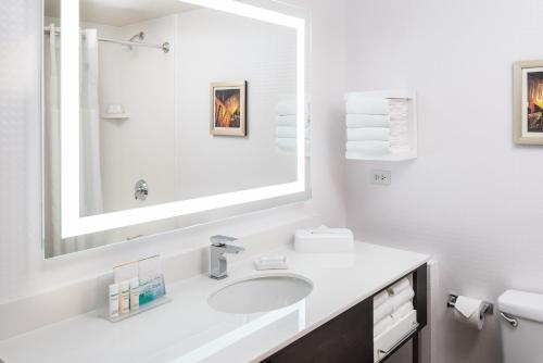 hampton inn tropicana