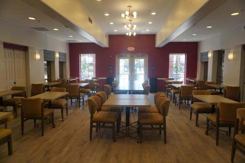 hampton inn tropicana
